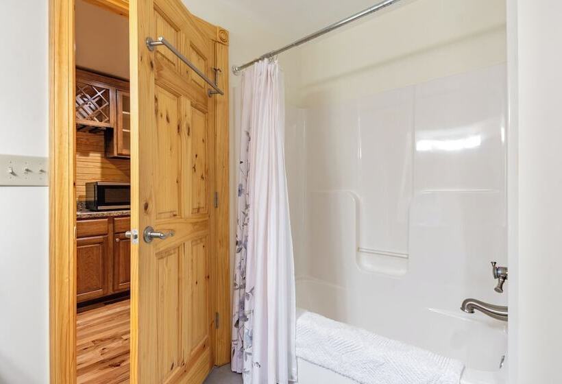 22 Acre Home On Bourbon Trail W/ Sunroom!