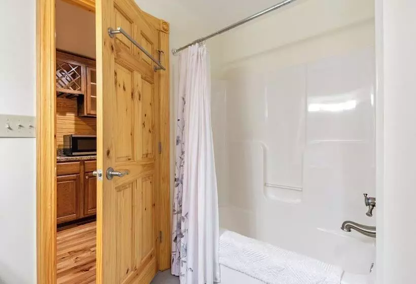 22 Acre Home On Bourbon Trail W/ Sunroom!