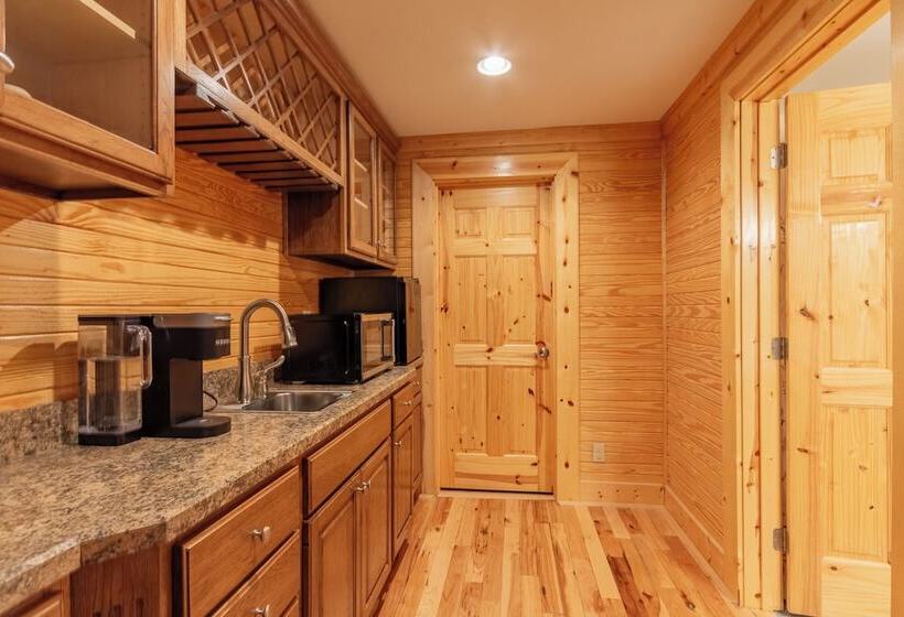 22 Acre Home On Bourbon Trail W/ Sunroom!