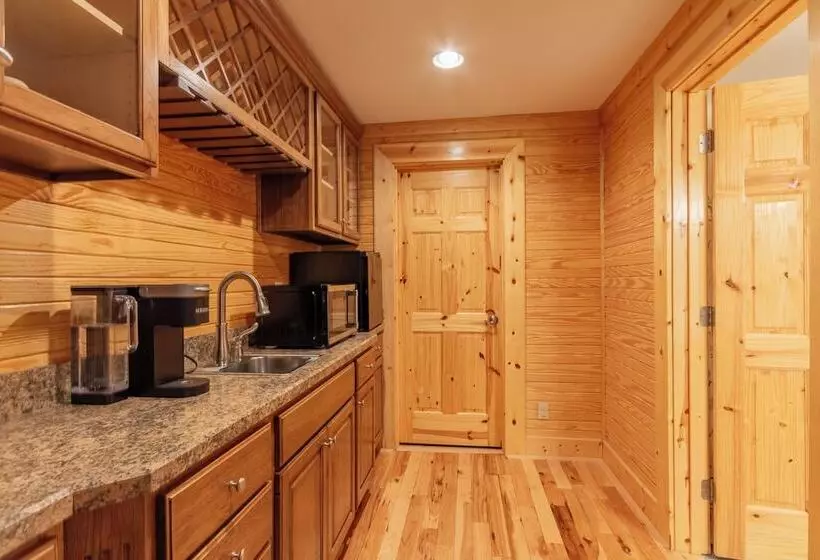 22 Acre Home On Bourbon Trail W/ Sunroom!