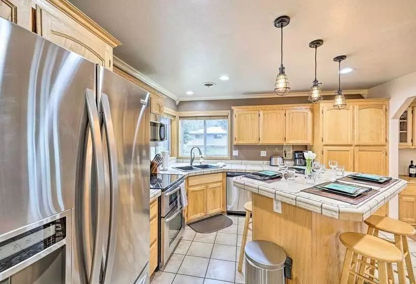 Kooskia Sanctuary W/ Patio, Fire Pit & Grill!