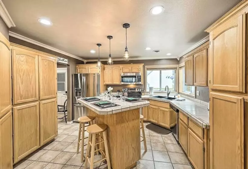 Kooskia Sanctuary W/ Patio, Fire Pit & Grill!