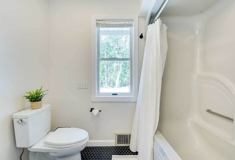 Lake George Oasis W/ 9 Acres, Hot Tub & Game Room!