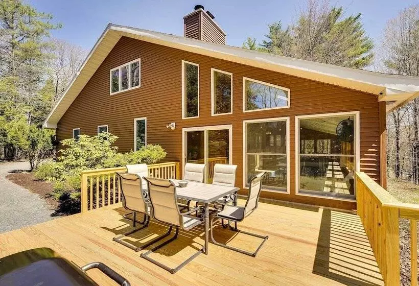 Lake George Oasis W/ 9 Acres, Hot Tub & Game Room!