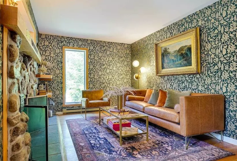 Lake George Oasis W/ 9 Acres, Hot Tub & Game Room!