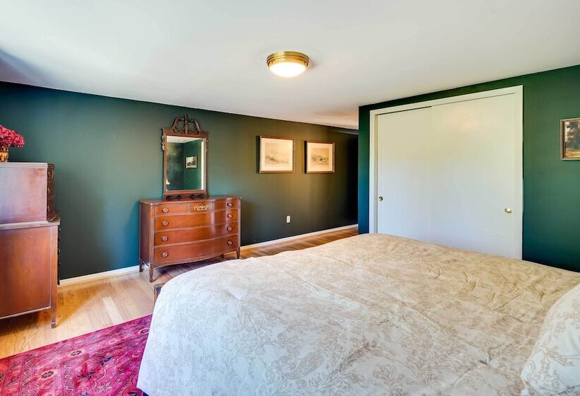 Lake George Oasis W/ 9 Acres, Hot Tub & Game Room!