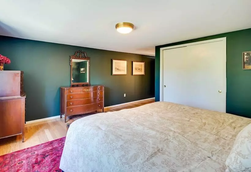 Lake George Oasis W/ 9 Acres, Hot Tub & Game Room!