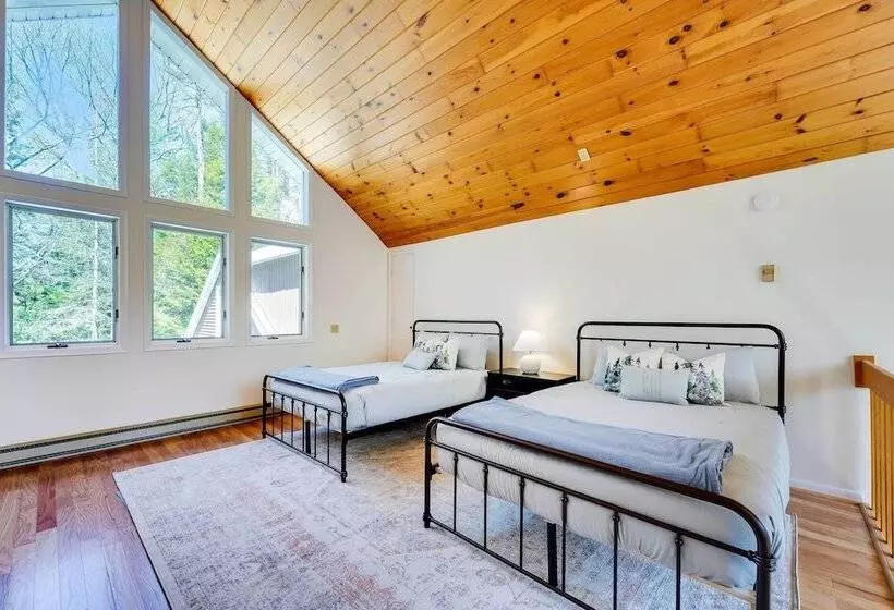 Lake George Oasis W/ 9 Acres, Hot Tub & Game Room!