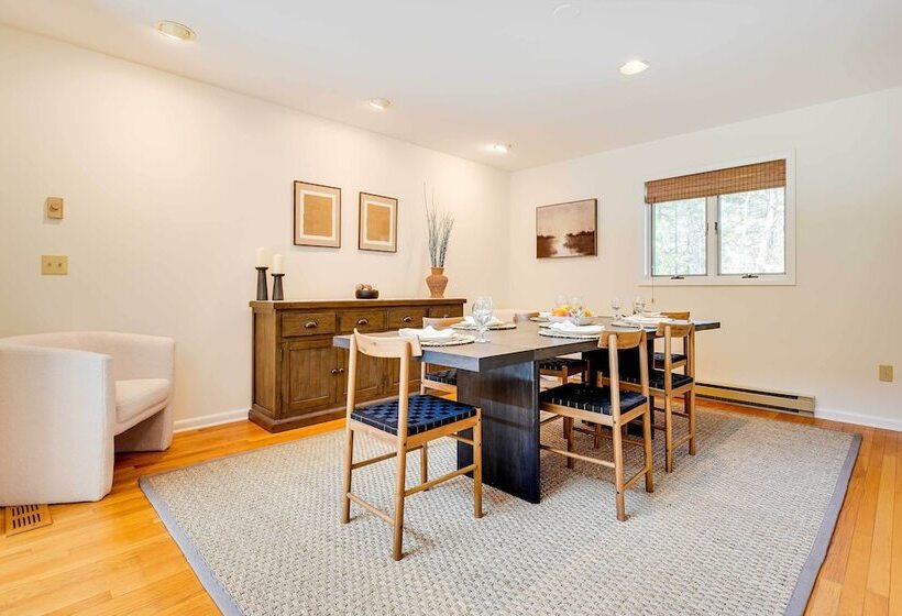 Lake George Oasis W/ 9 Acres, Hot Tub & Game Room!