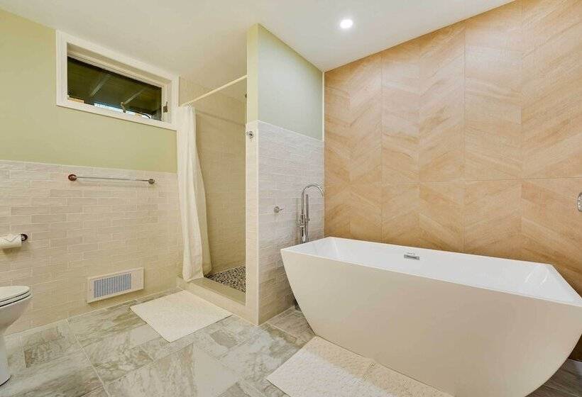 Lake George Oasis W/ 9 Acres, Hot Tub & Game Room!