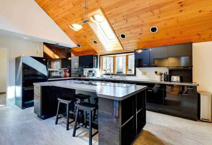 Lake George Oasis W/ 9 Acres, Hot Tub & Game Room!