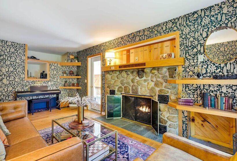 Lake George Oasis W/ 9 Acres, Hot Tub & Game Room!