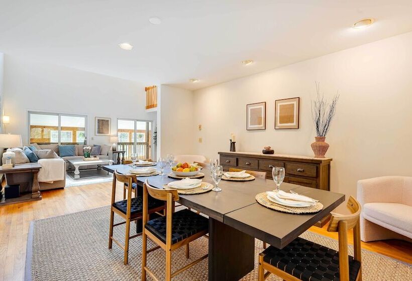 Lake George Oasis W/ 9 Acres, Hot Tub & Game Room!