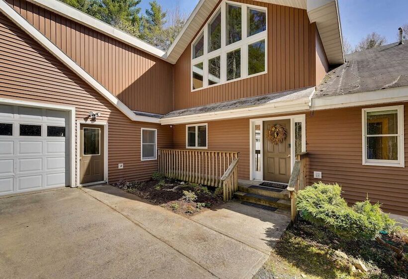 Lake George Oasis W/ 9 Acres, Hot Tub & Game Room!