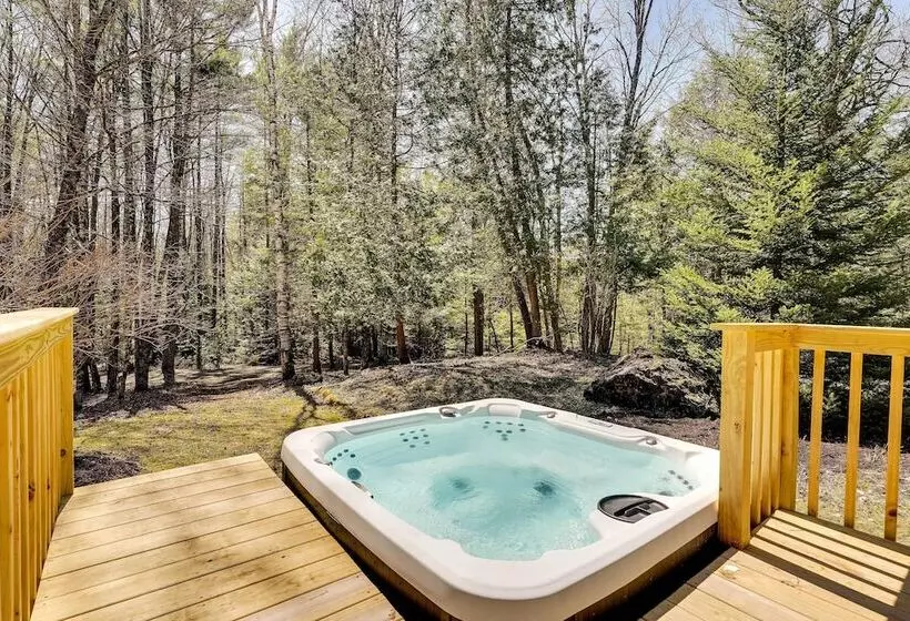 Lake George Oasis W/ 9 Acres, Hot Tub & Game Room!