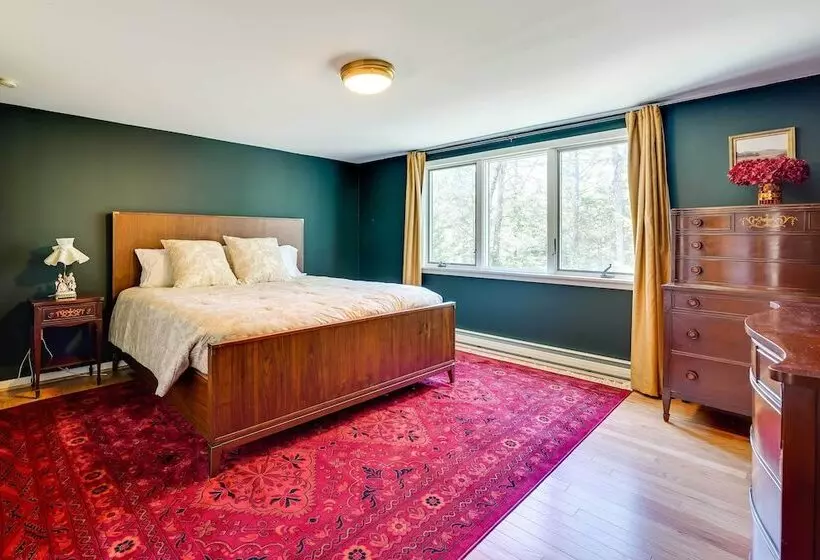 Lake George Oasis W/ 9 Acres, Hot Tub & Game Room!