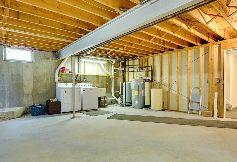 Lake George Oasis W/ 9 Acres, Hot Tub & Game Room!