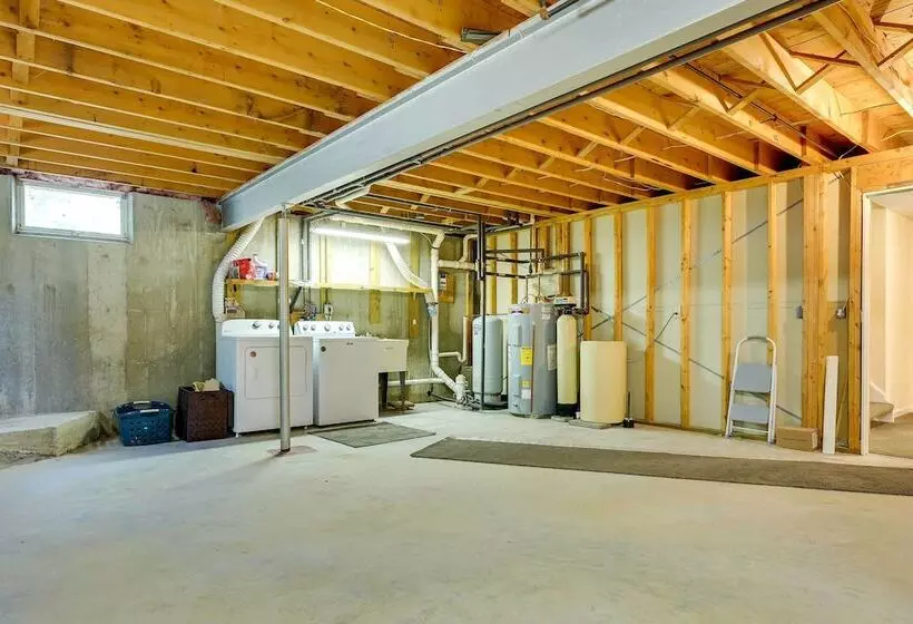 Lake George Oasis W/ 9 Acres, Hot Tub & Game Room!