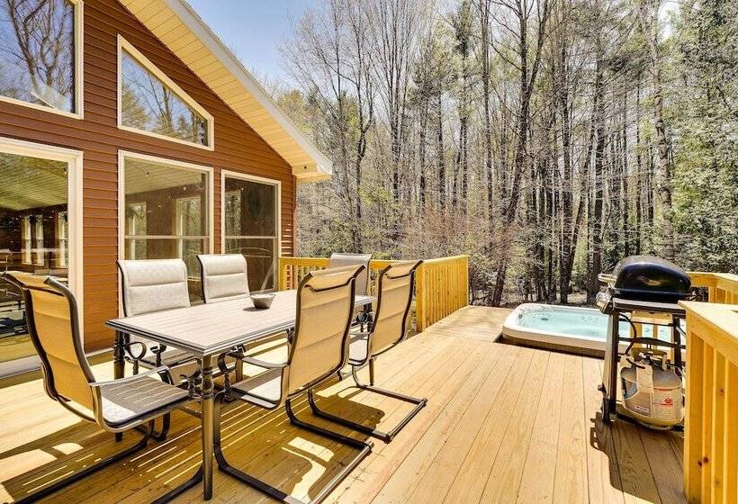 Lake George Oasis W/ 9 Acres, Hot Tub & Game Room!