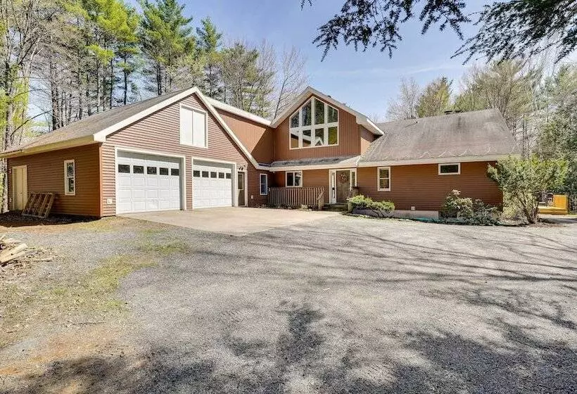 Lake George Oasis W/ 9 Acres, Hot Tub & Game Room!