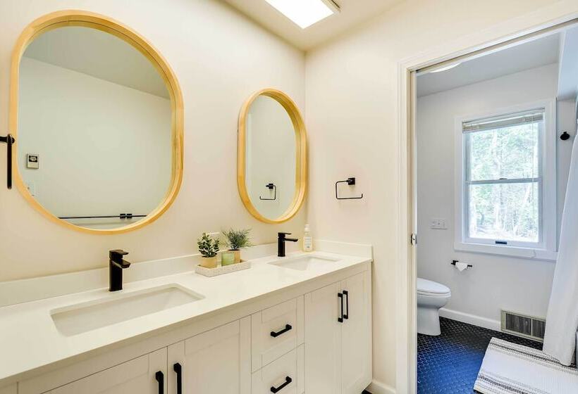 Lake George Oasis W/ 9 Acres, Hot Tub & Game Room!