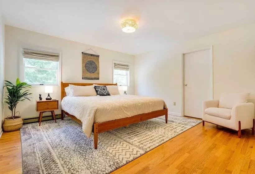 Lake George Oasis W/ 9 Acres, Hot Tub & Game Room!