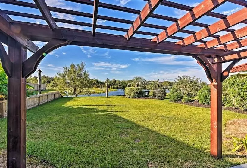 Walk To Ocean: Lakefront Dickinson Stucco House!