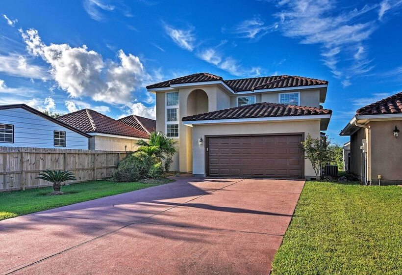 Walk To Ocean: Lakefront Dickinson Stucco House!