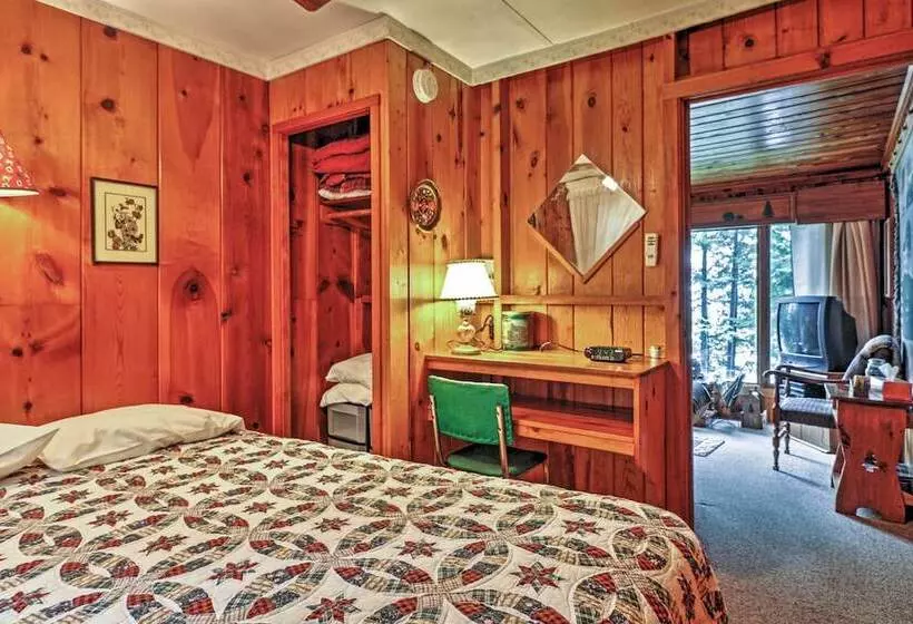 Land O  Lakes Hideaway W/ Boat Dock & Lake Views!