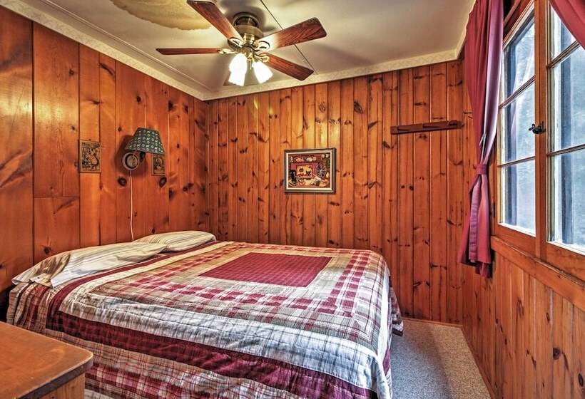 Land O  Lakes Hideaway W/ Boat Dock & Lake Views!