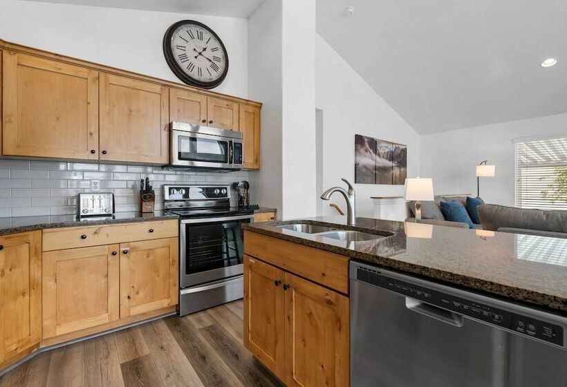 Layton Escape Near Air Force Base & Snowbasin