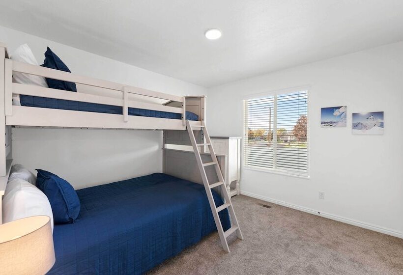 Layton Escape Near Air Force Base & Snowbasin