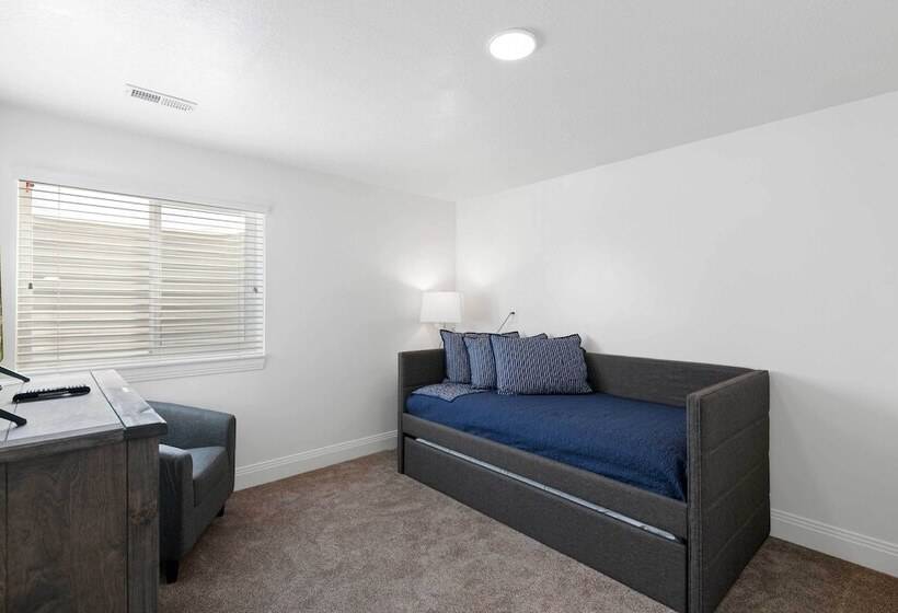 Layton Escape Near Air Force Base & Snowbasin