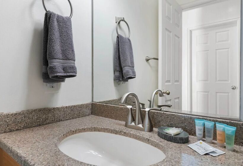 Layton Escape Near Air Force Base & Snowbasin