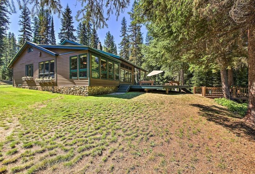 Loose Moose Lodge 31 Acres On Yaak River!