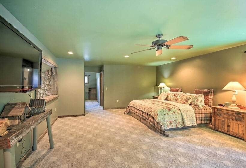 Loose Moose Lodge 31 Acres On Yaak River!