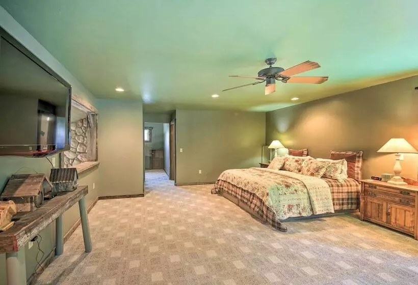 Loose Moose Lodge    31 Acres On Yaak River!