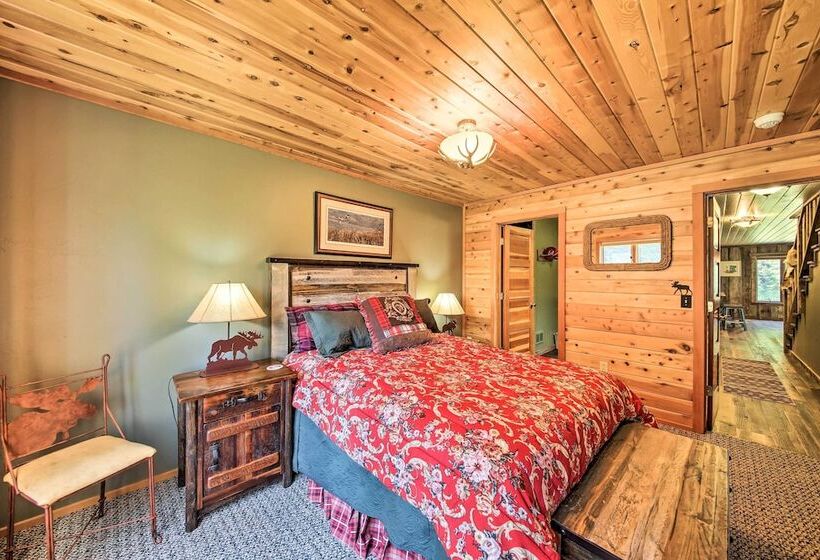 Loose Moose Lodge 31 Acres On Yaak River!