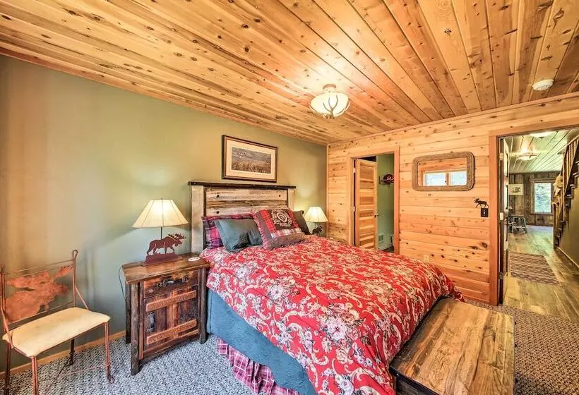 Loose Moose Lodge    31 Acres On Yaak River!