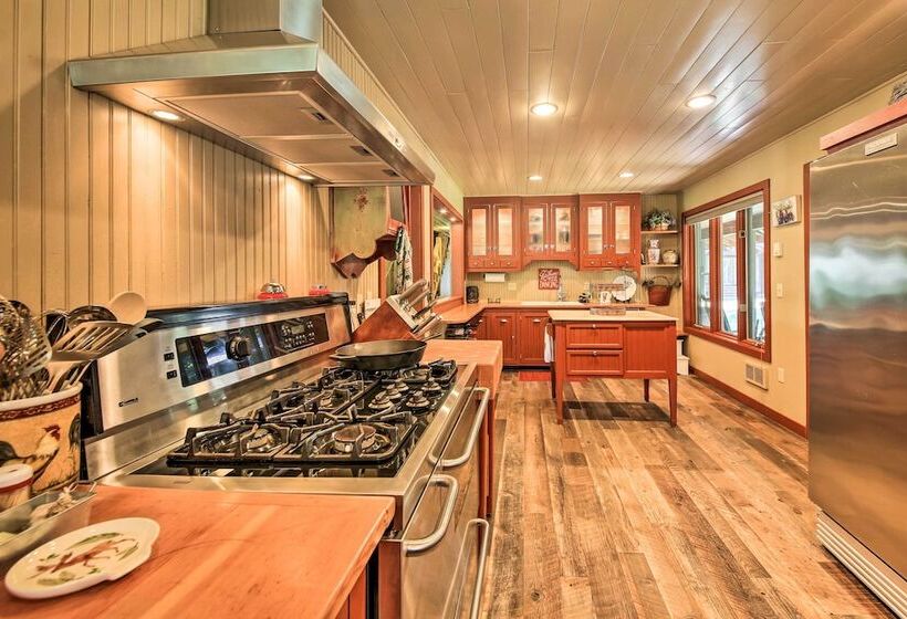 Loose Moose Lodge 31 Acres On Yaak River!