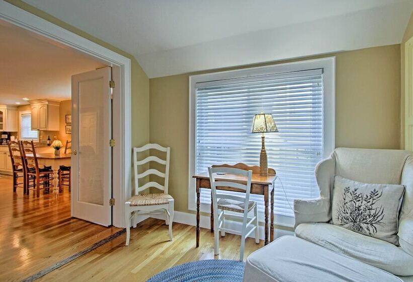 1/2 Mi To Beach: Lovely Guesthouse In Kennebunk!