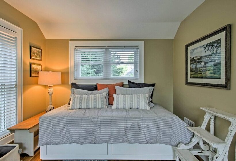 1/2 Mi To Beach: Lovely Guesthouse In Kennebunk!