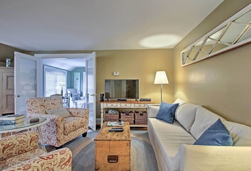 1/2 Mi To Beach: Lovely Guesthouse In Kennebunk!