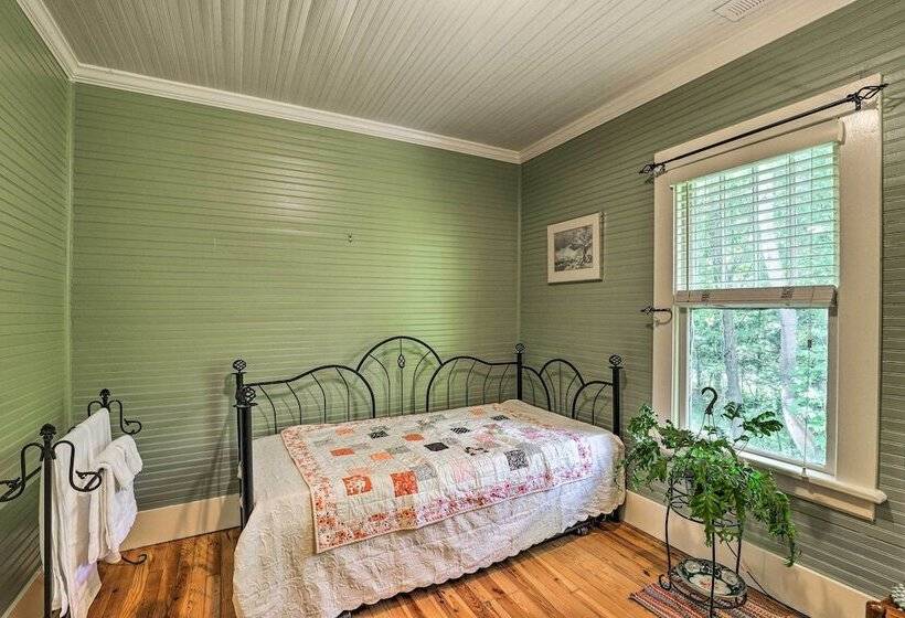 Momma Rhodes  Rustic Blue Ridge Cabin On 4 Acres