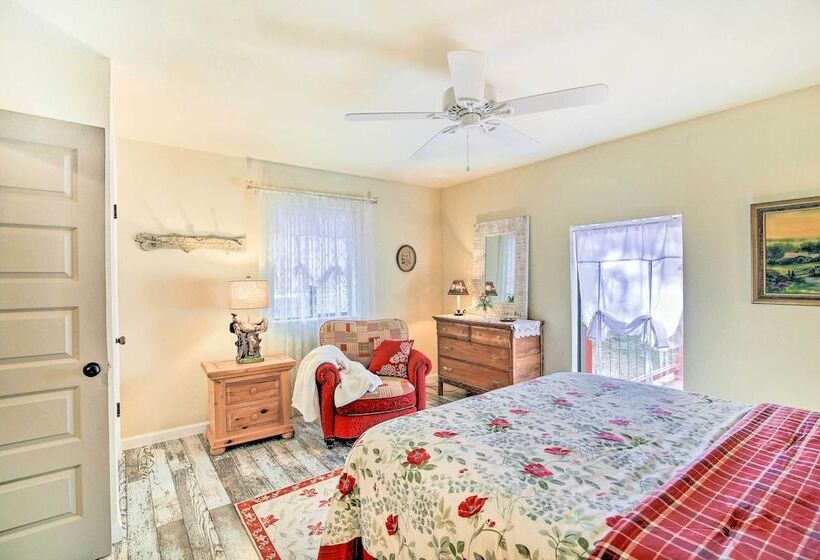 Peaceful Helotes Cabin: Fire Pit, 9 Mi To Old Town