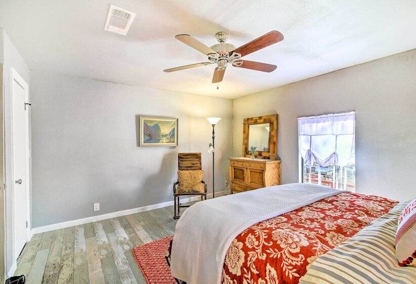 Peaceful Helotes Cabin: Fire Pit, 9 Mi To Old Town