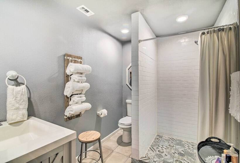 Peaceful Helotes Cabin: Fire Pit, 9 Mi To Old Town