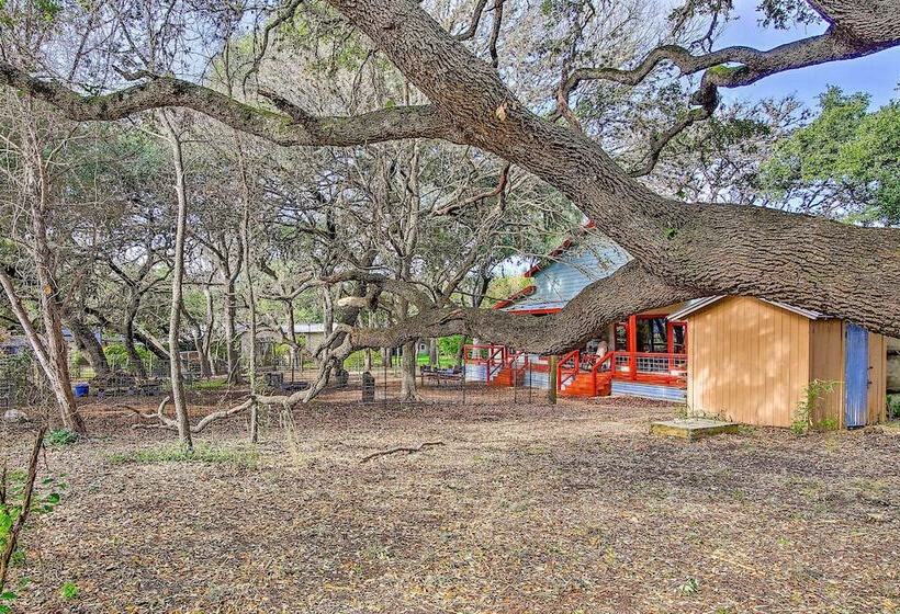 Peaceful Helotes Cabin: Fire Pit, 9 Mi To Old Town