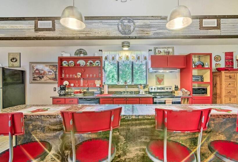 Peaceful Helotes Cabin: Fire Pit, 9 Mi To Old Town