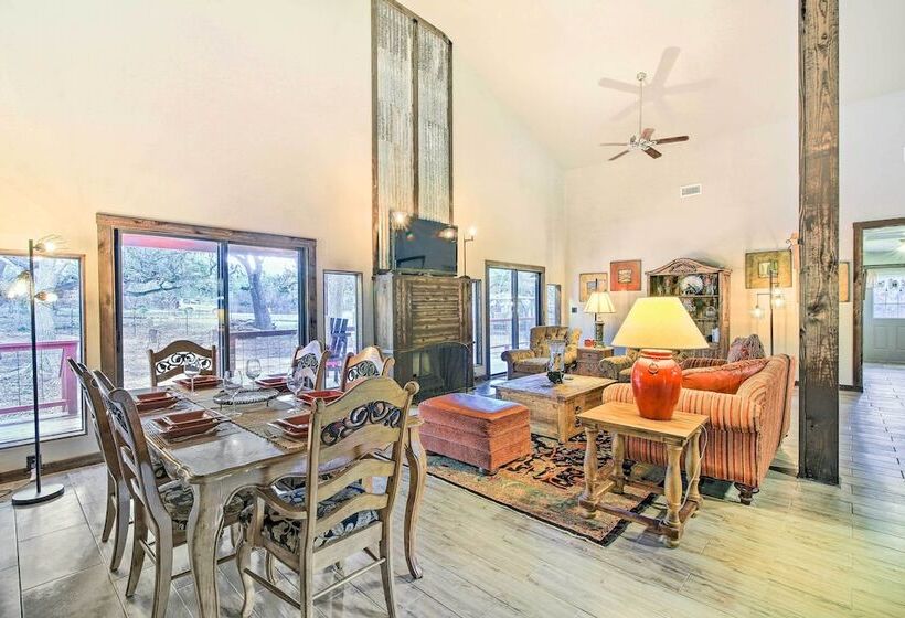 Peaceful Helotes Cabin: Fire Pit, 9 Mi To Old Town